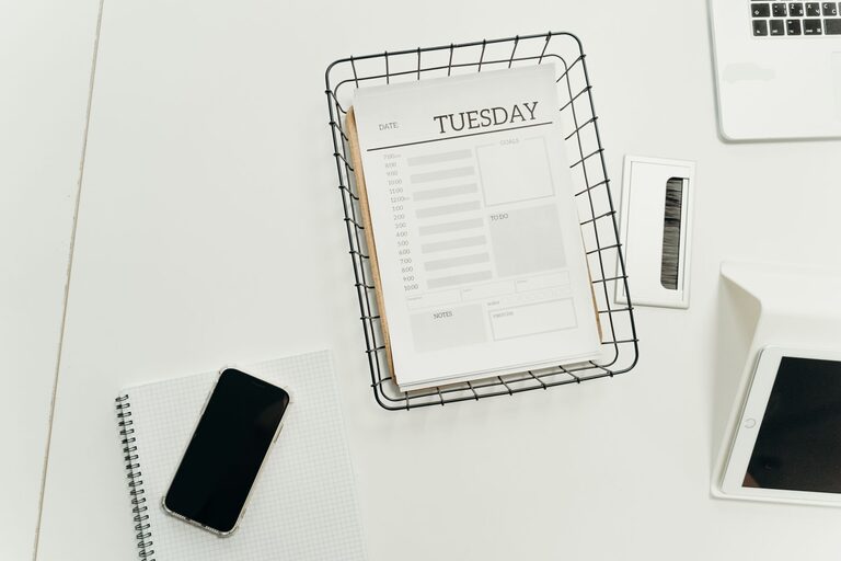 How to Keep Your Emails Under Control and Stay Organized